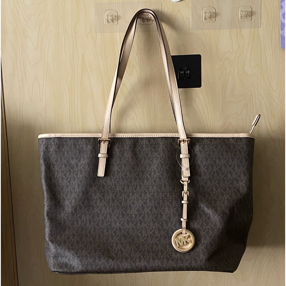 Michael Kors Large Jet Set Travel Tote in excellent condition.